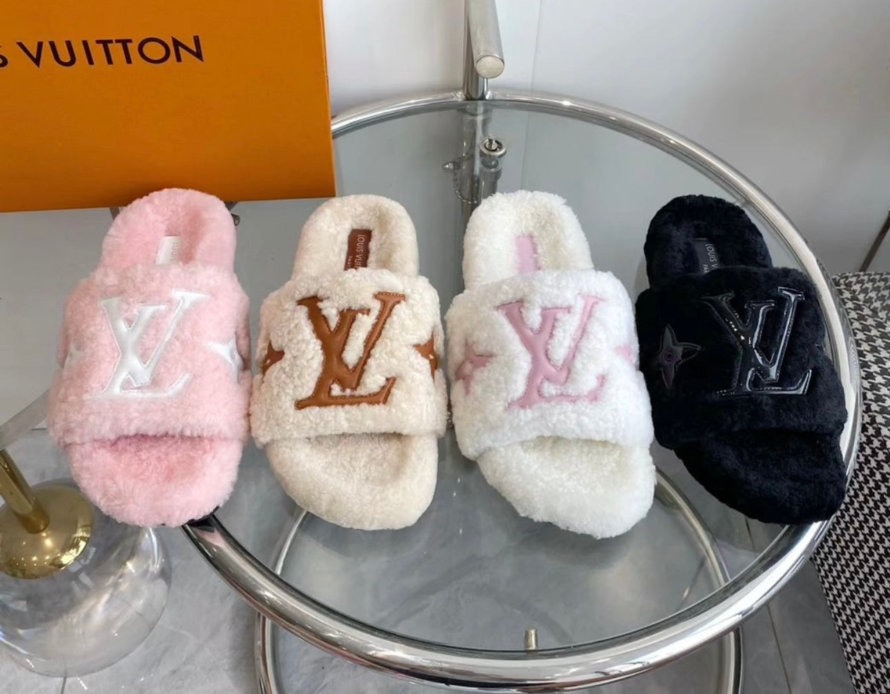 Shiny lv slipper