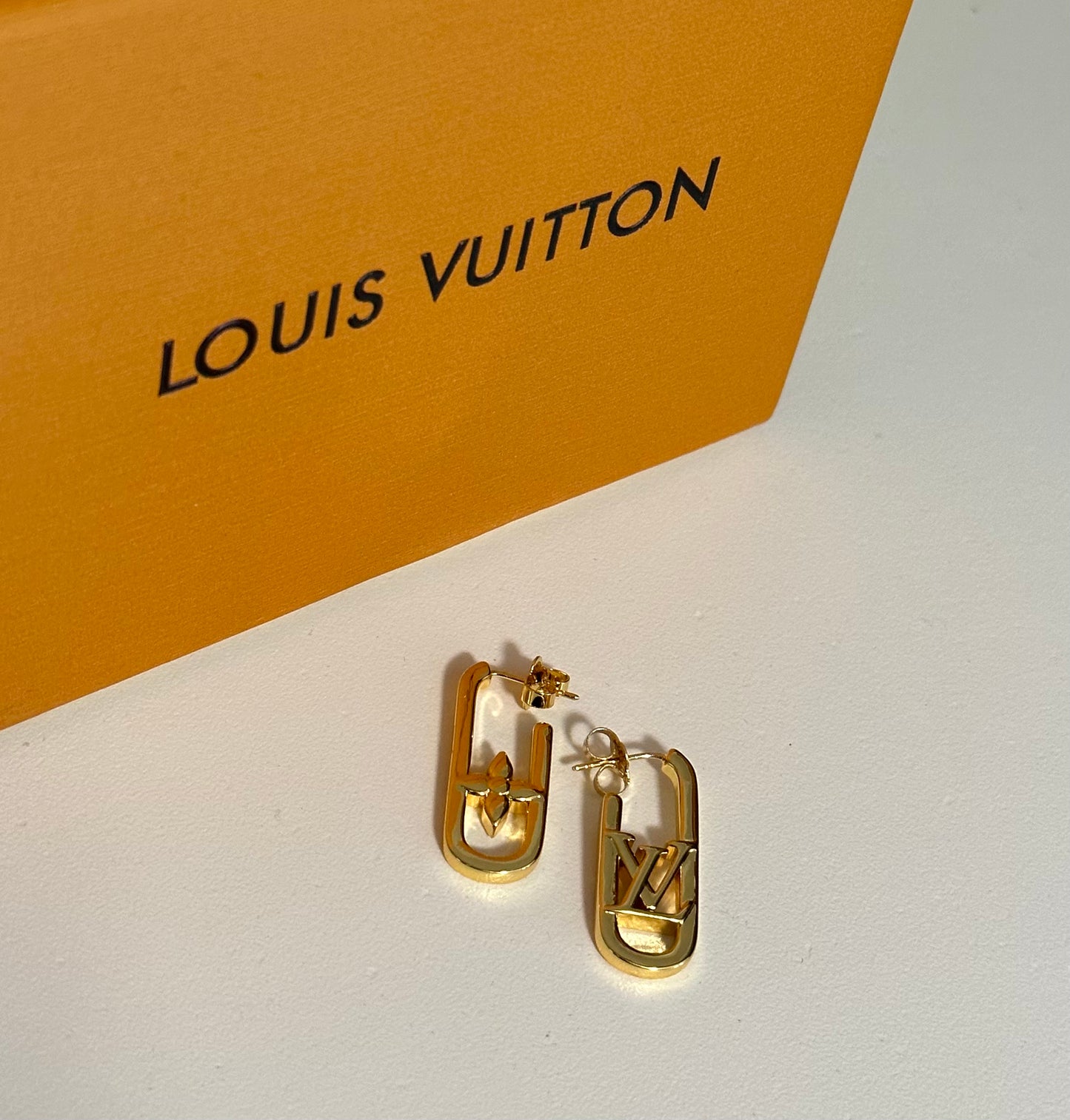 Oval lv hoops