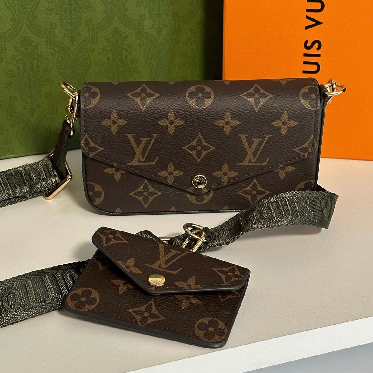 Lv Wallet on chain green strap