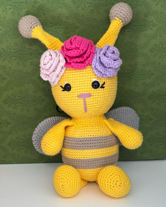 Large crochet bee