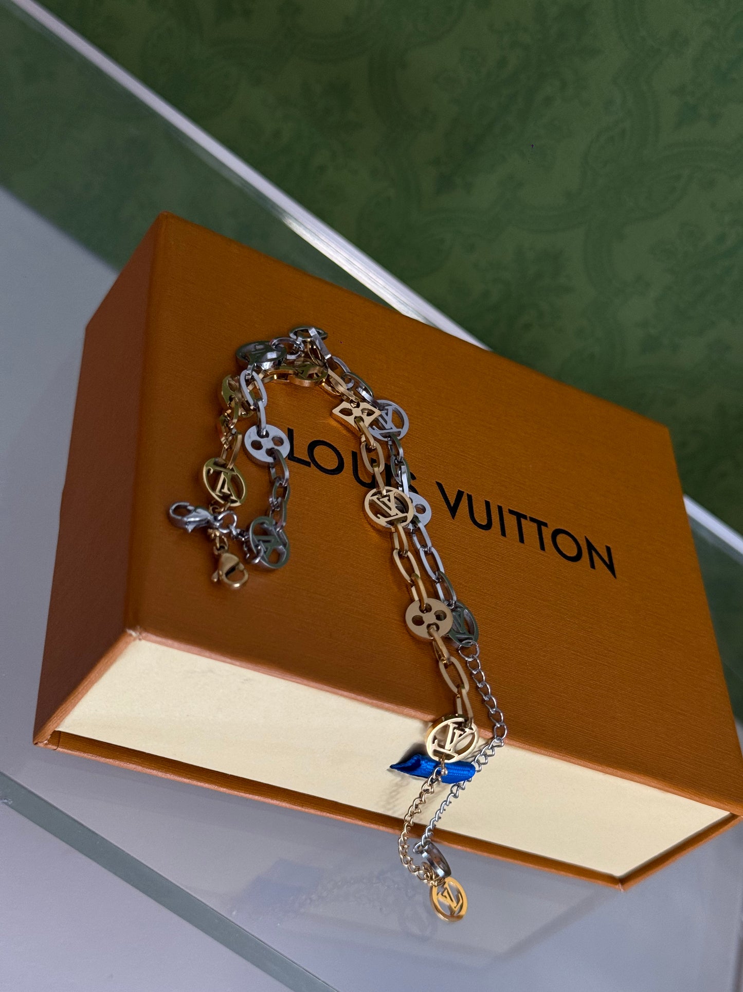 Lightweight lv bracelet