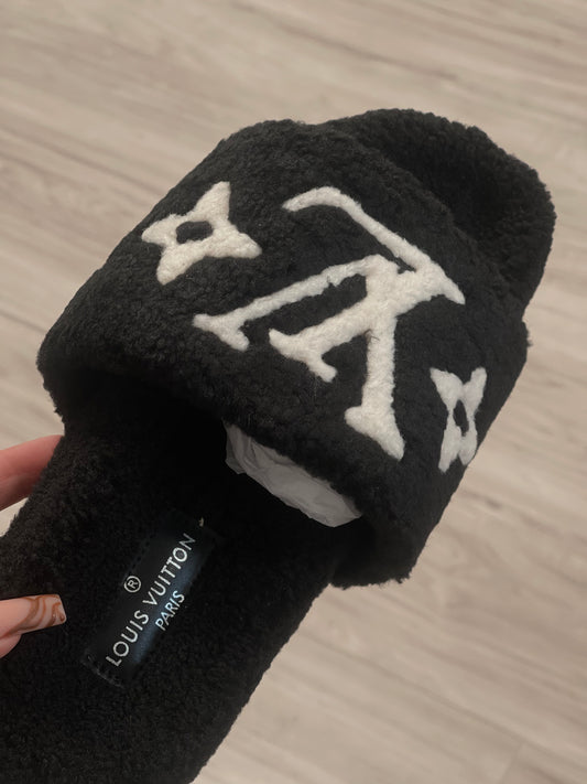 Lv slipper pre order