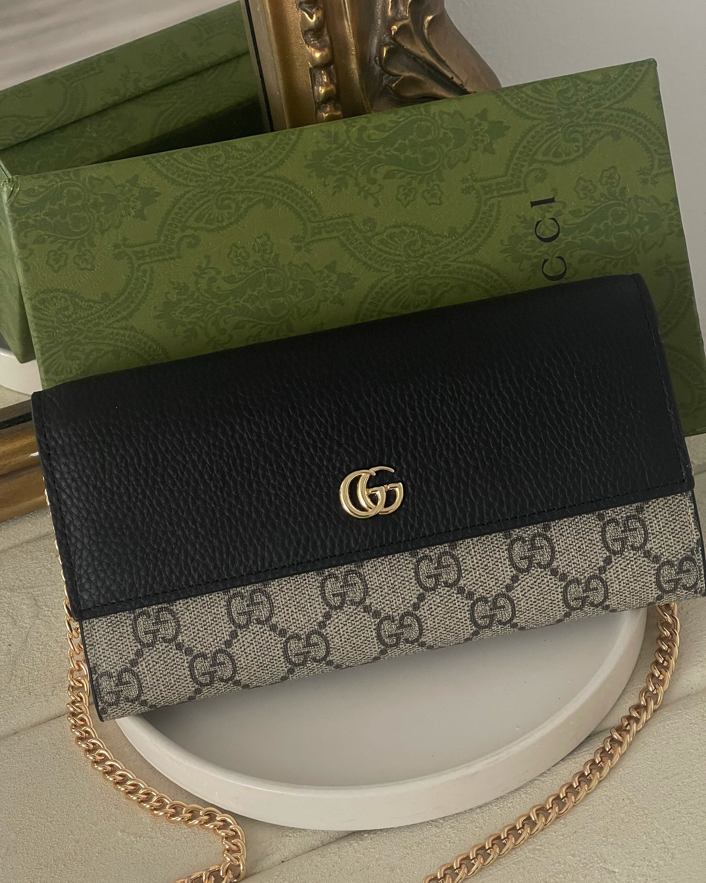 Gg black wallet on chain