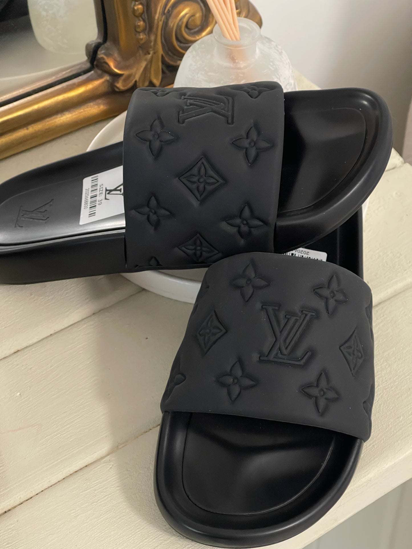 Black lv pre order