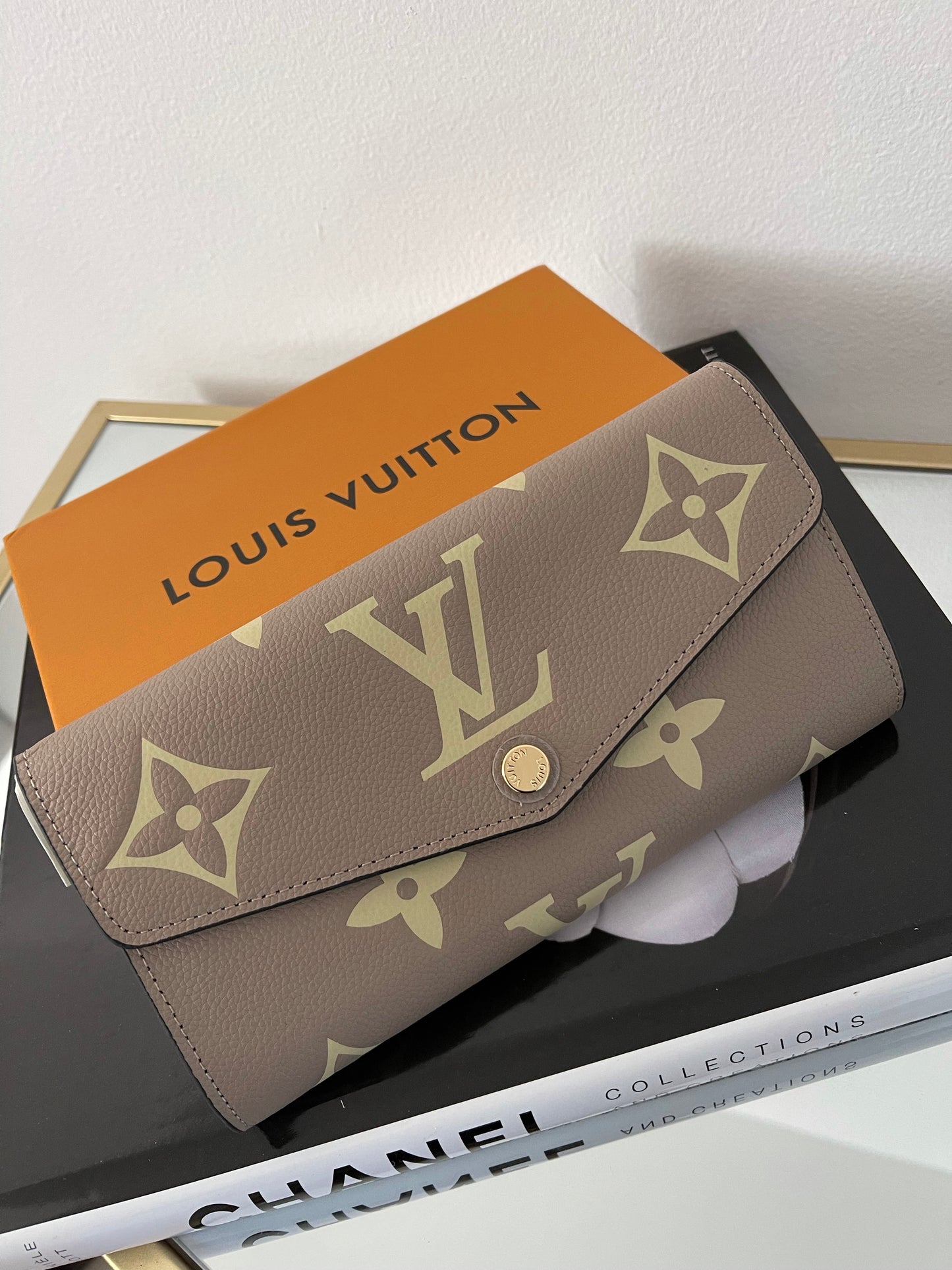 Nude lv wallet